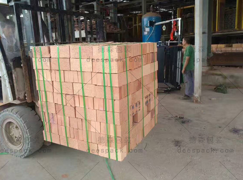 磚廠(chǎng)用塑鋼帶搭配手提式打包機(jī)捆扎怎么樣？